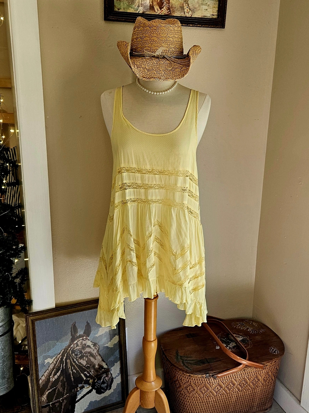 Yellow Lace-Trim Handkerchief Hem Tank Top Xs